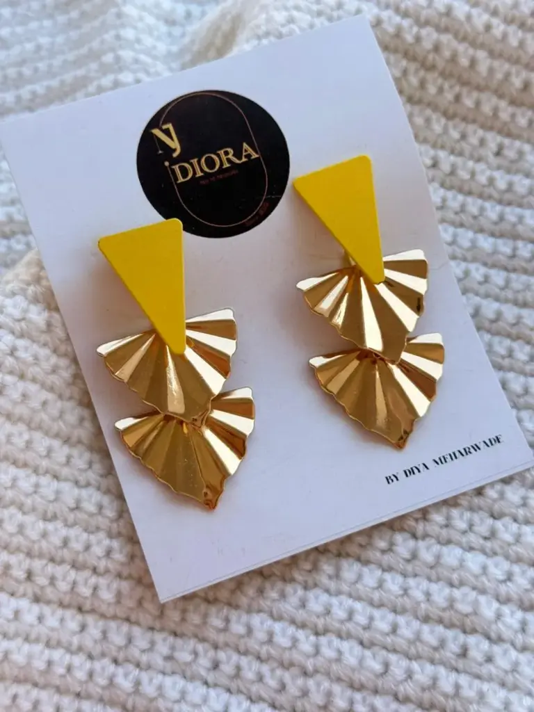 Golden triangle pair leaves